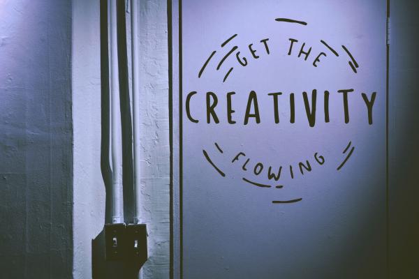 Text that reads: Get the Creativity Flowing/Texto que lee: Haga fluir la creatividad