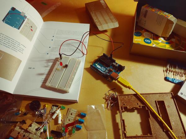 Table with arduino book and module